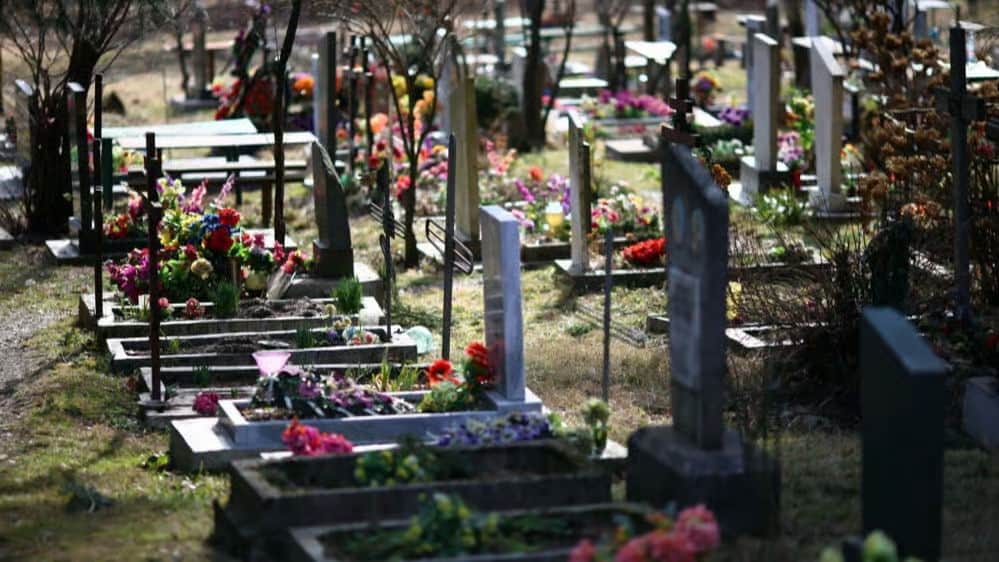 A cemetery in Krasnaya Polyana. Photo: Jens Buettner / EPA