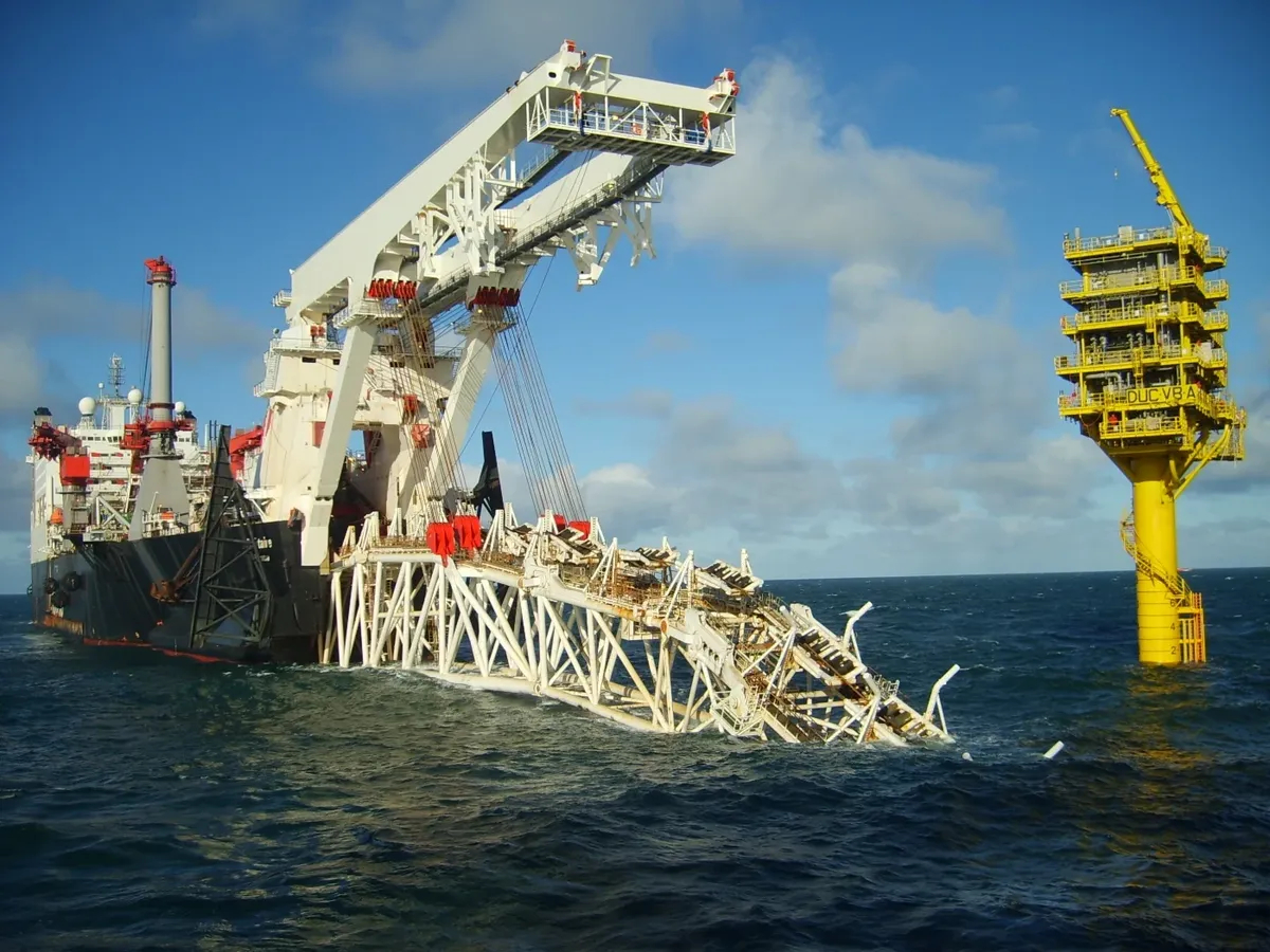 Строительство газопровода «Северный поток». Трубоукладчик Solitaire. Фото: gazprom.ru