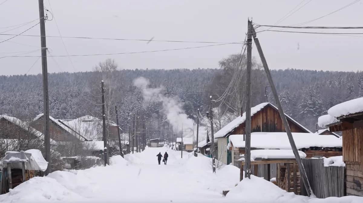 Settlement Magistralny, Irkutsk region. A shot from the film “Firewood for the mobilised”