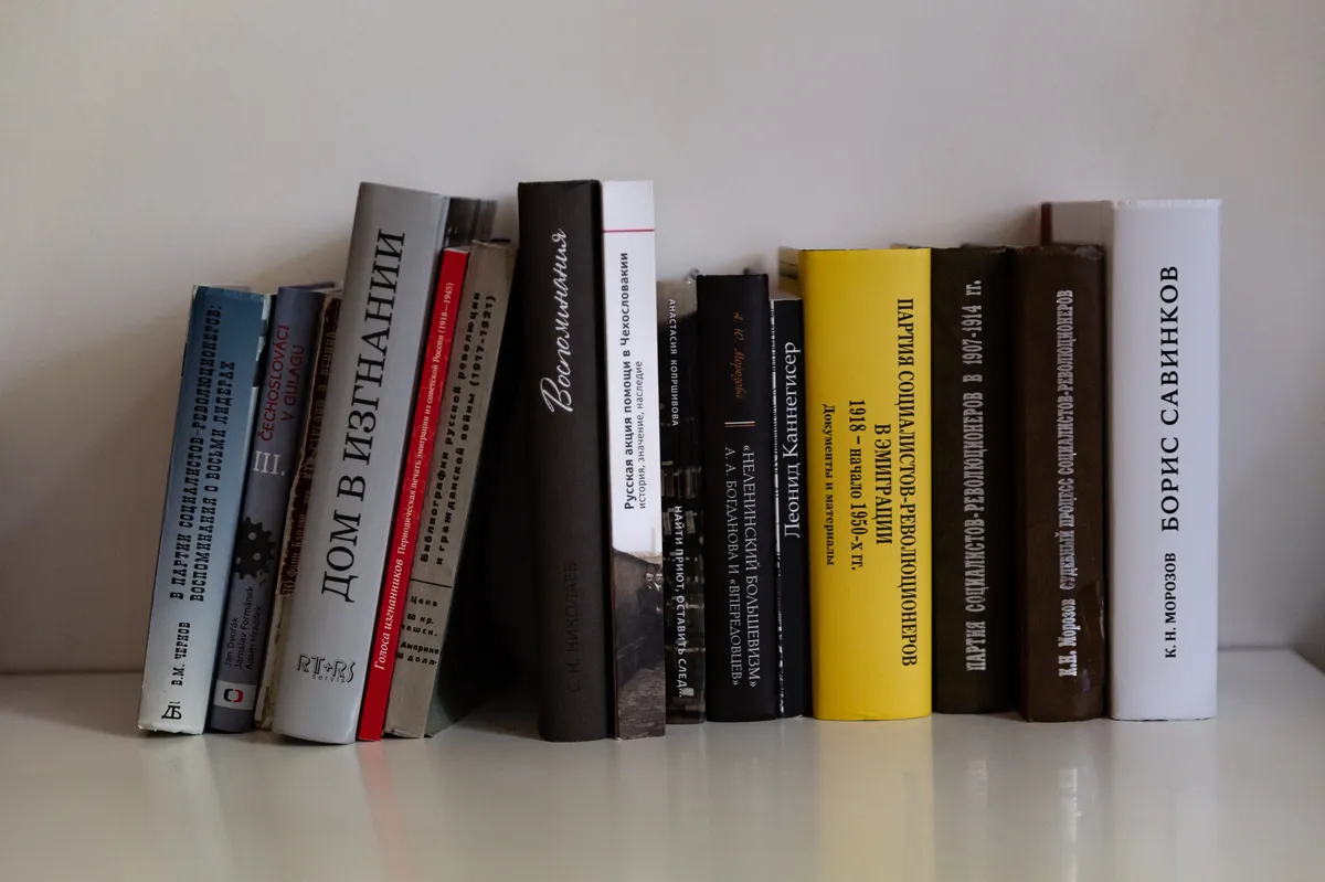 Книжная полка Константина Морозова. Фото: Марина Меркулова