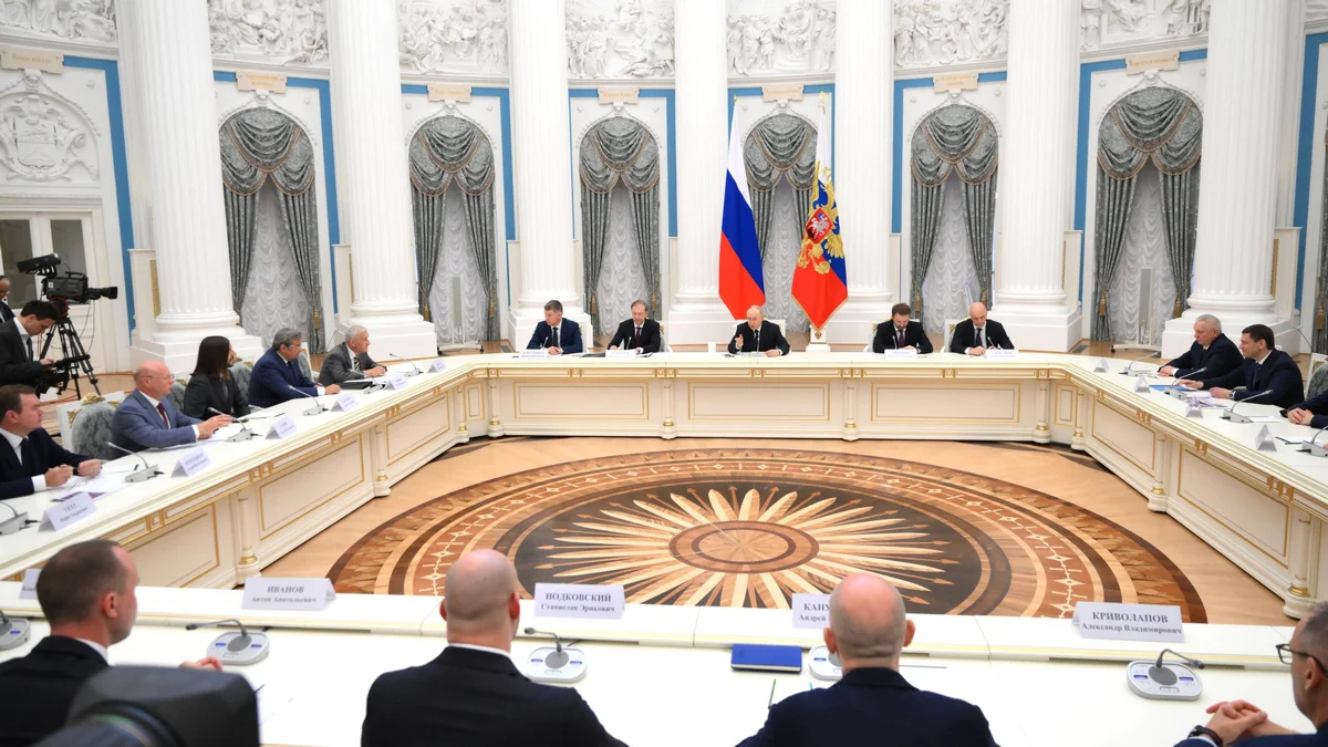 Путин на встрече с российскими предпринимателями в Кремле, Москва, 26 мая 2025 года. Фото:&nbsp;<a data-sk="tooltip_parent" data-stringify-link="http://kremlin.ru/events/president/news/77034/photos" href="http://kremlin.ru/events/president/news/77034/photos" rel="noopener noreferrer" target="_blank">Kremlin</a>