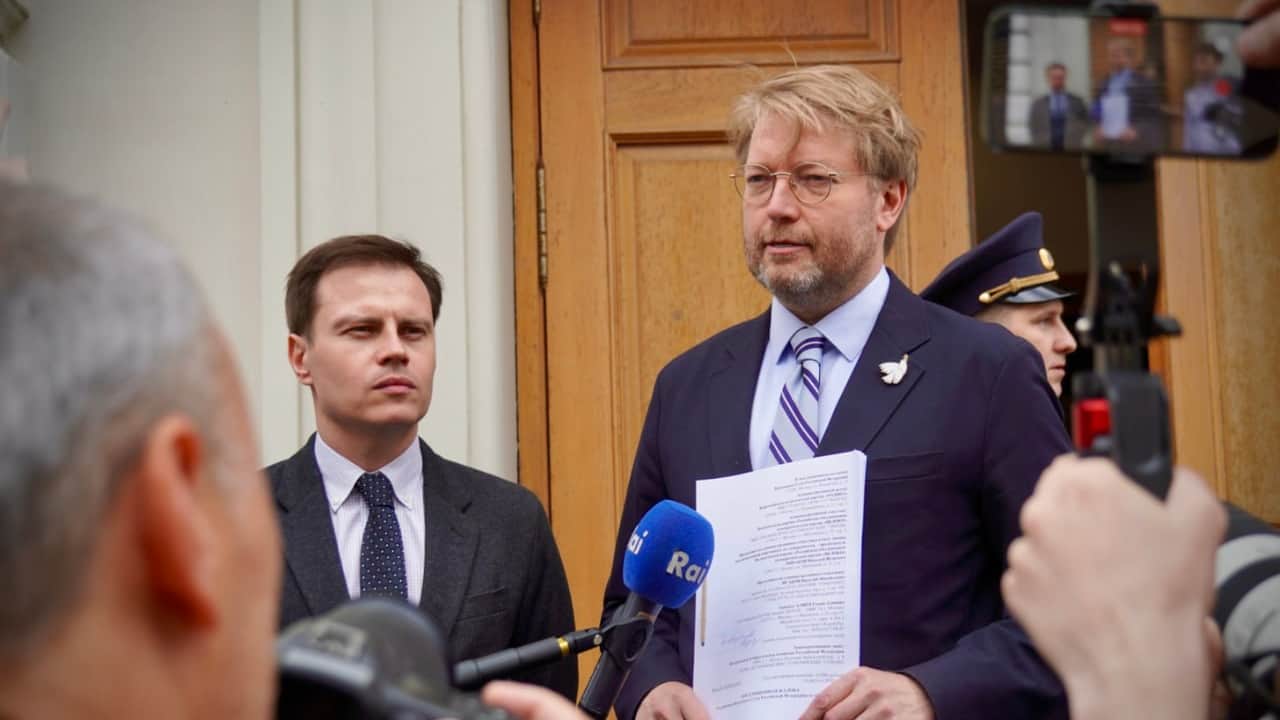 Председатель «Яблока» Николай Рыбаков после подачи апелляции в Верховный суд. Фото: SOTAvision / Telegram