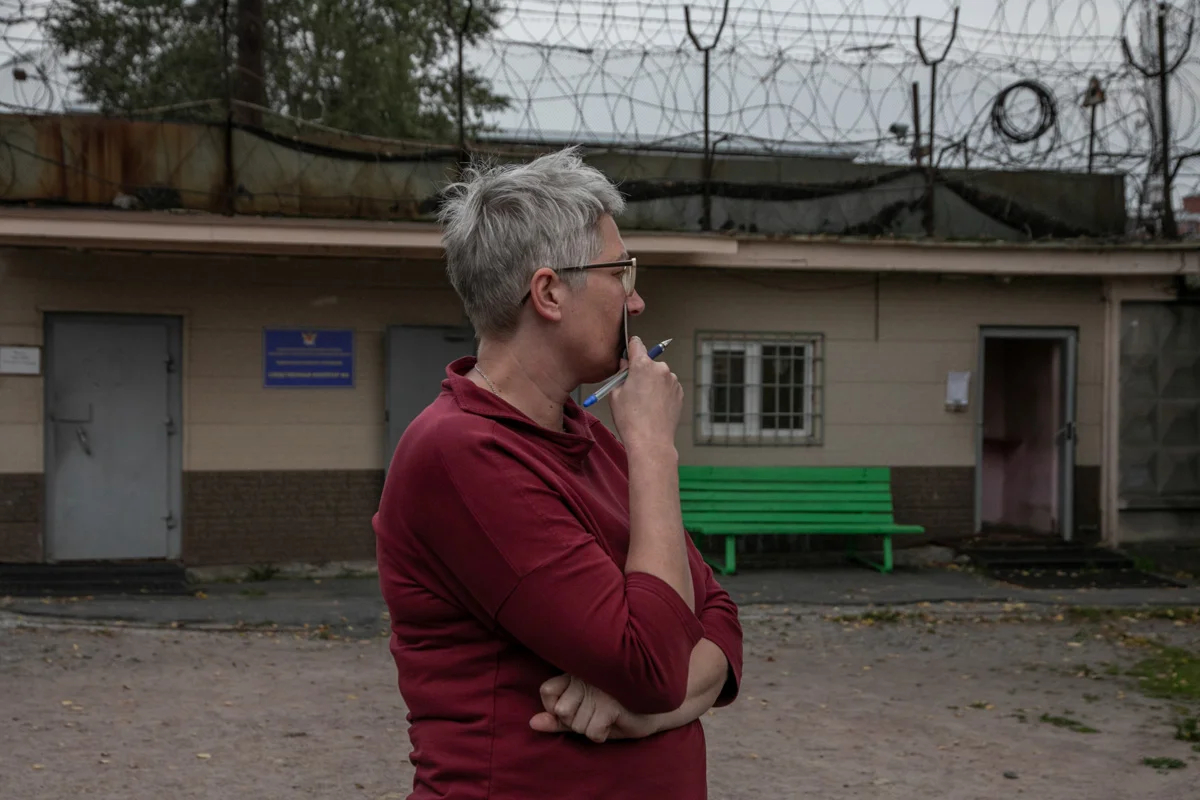 Татьяна Балазейкина у СИЗО. Фото: Дмитрий Цыганов